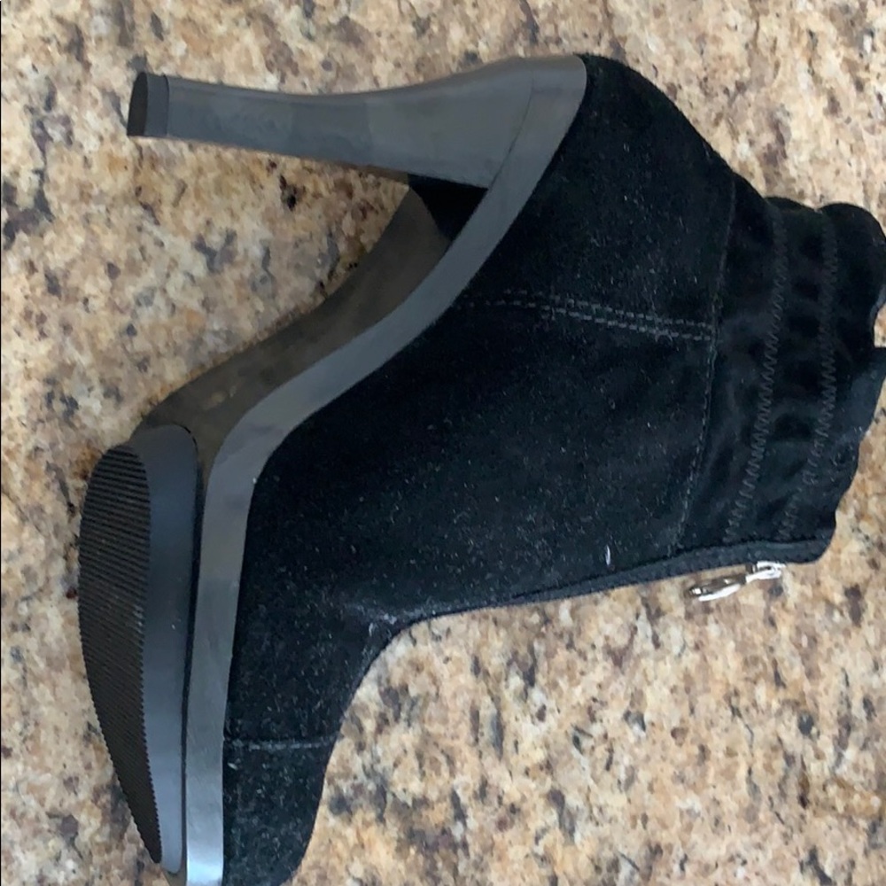 Micheal kors black suede  zipper bootie